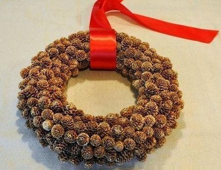 novogodniy-venok-iz-shishek5