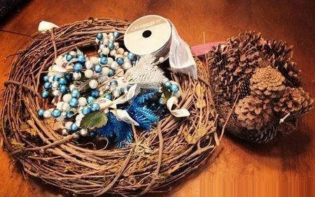 novogodniy-venok-iz-shishek7